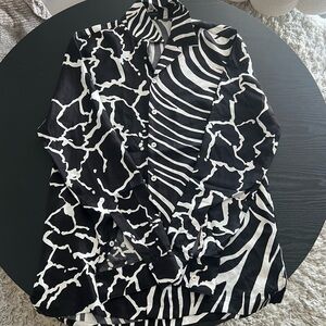 Versace Men’s Zebra/Giraffe Printed Long-Sleeve Silk Shirt Black & White | EU 40